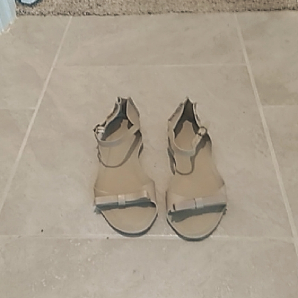 Chic Tan Sandals for Women